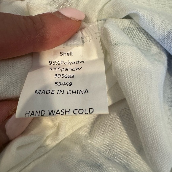 White butterfly design cut out shoulder short sleeve top size XXL - Picture 11 of 12